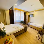 Golden Sail Old Hotel 2*
